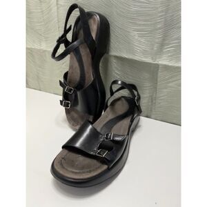 Dansko Sissy black patent leather platform sandals. Size 40(W).